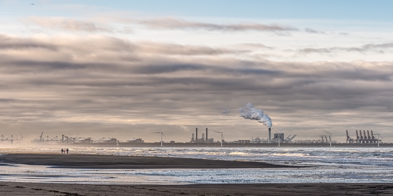 beautiful-shot-sea-with-windmills-factory-distance-cloudy-sky (2) beautiful-shot-sea-with-windmills-factory-distance-cloudy-sky (2)